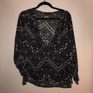 Sanctuary white and Black pattern blouse